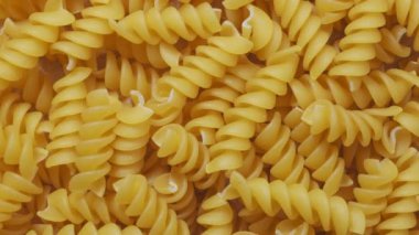 Pişmemiş İtalyan Spiral Makarnası, Yavaş Döndürme