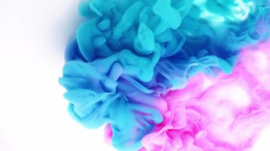 Renkli duman bulutu. Suya yayılan mavi pembe simli mürekkep.