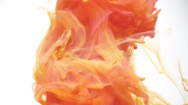 Renkli turuncu yangın dumanı patlaması.