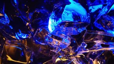 Soyut arkaplan veya doku mavi ve sarı buz küpleri