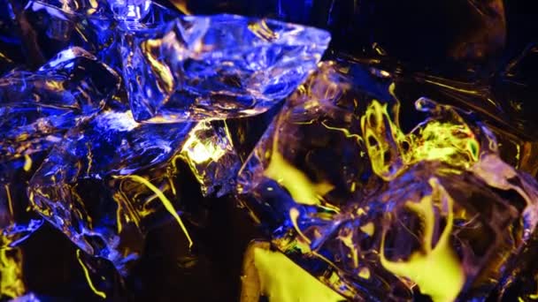 Fondo abstracto o textura cubitos de hielo azul y amarillo — Vídeos de Stock