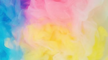 Mavi, kırmızı, sarı, bulutlu, mürekkep reaksiyonu. Soyut arkaplan. Çember karışımı. yavaş çekim.