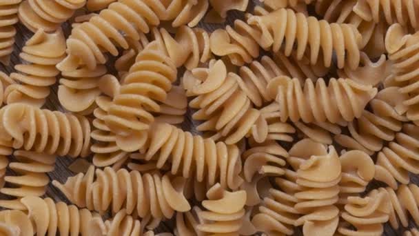 Tutup gambar dari Buckwheat Fusilli pasta. Rotasi lambat tutup — Stok Video