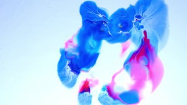 Sıvı. Işıldayan mavi, pembe ve beyaz renklerle soyut arkaplan hareketi.