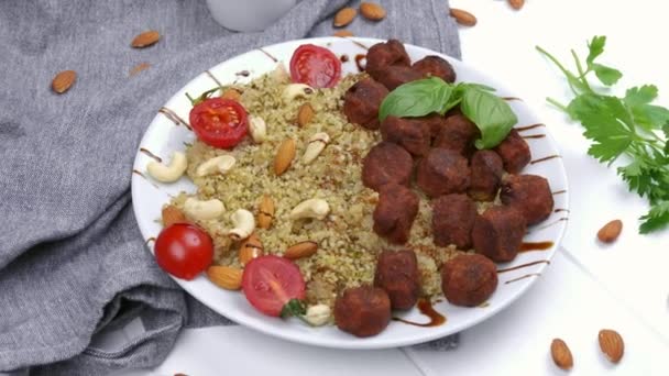 Falafel, bulgur e legumes, comida do Oriente Médio. Depósito plano — Vídeo de Stock