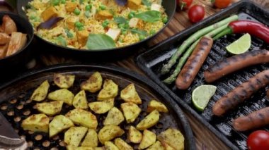Vejetaryen yemekleri. Vejetaryen fast food. Renkli iştah açıcı bir yemek. Düz yatıyordu