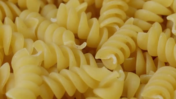 Closeup Italiaanse rauwe pasta, Langzame omwenteling — Stockvideo