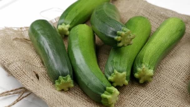 Verduras frescas verdes diferentes. Fondo de verduras — Vídeos de Stock