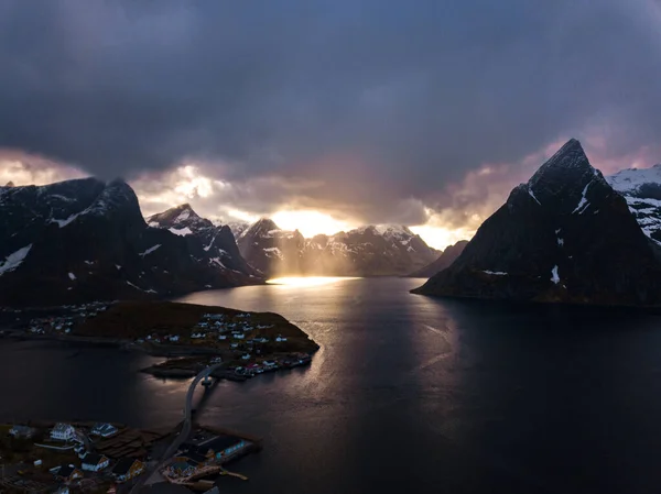 Lofoten saaret Norja auringonlasku maisema — kuvapankkivalokuva