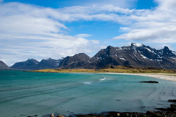 Vakkert landskap på øya lofoten Turistdestinasjon Norge – stockfoto