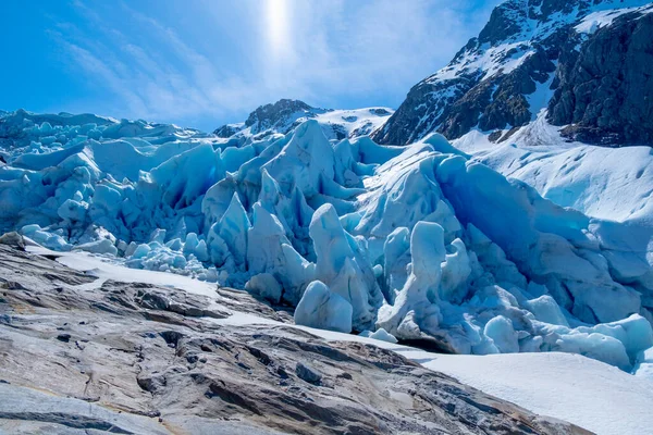 Vakre blå isbreer i de norske fjellene – stockfoto