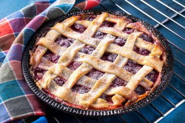 Erikli kek. Lezzetli meyveli pasta.. 