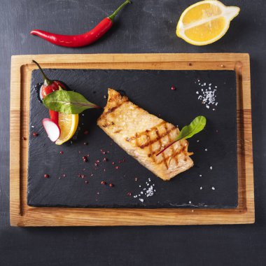 Izgara somon bifteğinin en iyi manzarası.