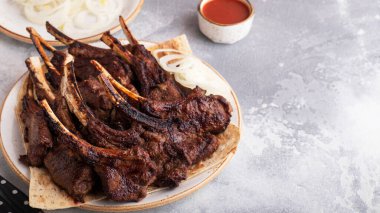 Soğanlı ızgara kuzu eti ve fotokopi alanı.. 