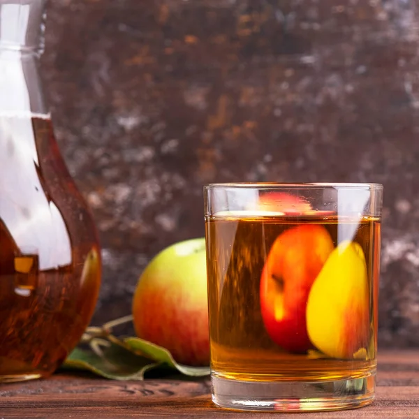 Zumo Manzana Vaso Sobre Una Mesa Madera Primer Plano — Foto de Stock