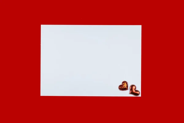 Feuille Papier Blanc Vide Avec Espace Texte Sur Fond Rouge — Photo