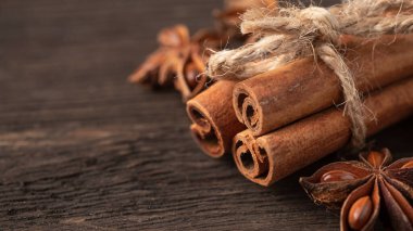 Tarçın ve anason yıldızları. Metin uzayı