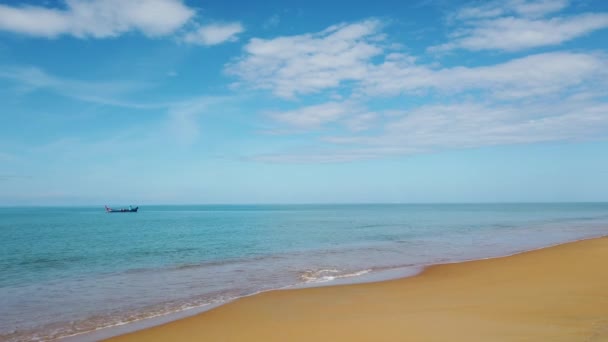 沙滩和天空 在泰国Phangnga的Nang Thong海滩夏天的风景景观 美丽的海滩是安达曼海著名的旅游胜地 — 图库视频影像