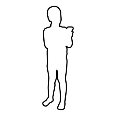 Akıllı telefon tutan çocuk iletişim aracı kullanarak tablet erkek oynuyor. Ergen görünümlü telefon bağımlılığı. Modern teknolojilere bağımlılık kavramı.