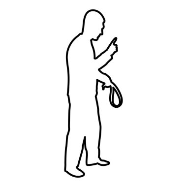 Ceza için kemeri olan kızgın adam aile kavramında işaret parmağı şiddeti aile içi sorunları şiddet mağdur erkek, sosyal sorunları koca, zorbalığa karşı duygusal saldırganlık, blac ana hatları.