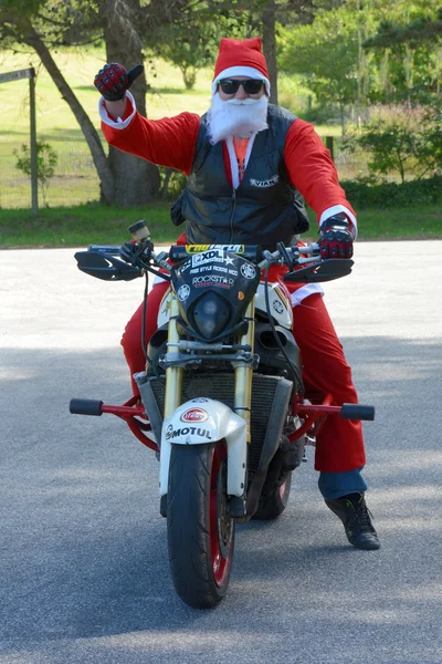 Vater Weihnachten auf dem Motorrad — Stockfoto
