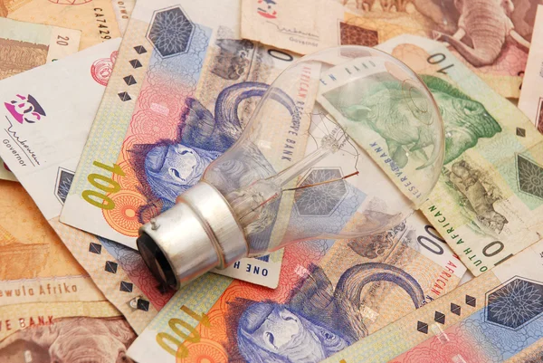 Лампочка на южноафриканские деньги — стоковое фото