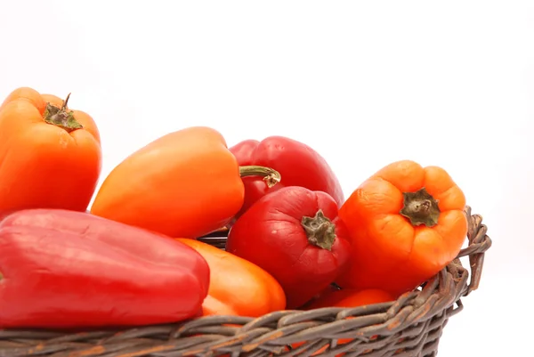 Červené a oranžové papriky — Stock fotografie