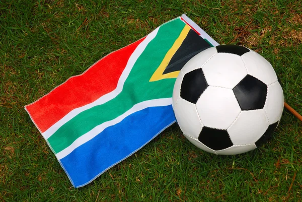 Флаг ЮАР и мяч — стоковое фото