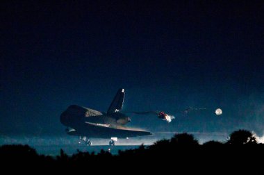 Sürükleme kanalı, uzay mekiği Atlantis 'in 21 Temmuz 2011' de Florida 'daki Kennedy Uzay Merkezi' ne inmesiyle açıldı. Arkaplan şablonu, Nasa tarafından desteklenen bu resmin ögeleri