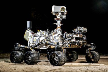 Bu fotoğraf, NASA & # 39; 'un Mars' taki Curiosity Rover 'ının neredeyse tıpatıp aynısı olan Araç Sistemi Test Aracı' nı gösteriyor. Arkaplan şablonu, Nasa tarafından desteklenen bu resmin ögeleri