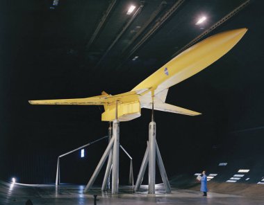 SCAT-16, NASA Ames 'teki 40x80 Rüzgar Tüneli' ndeki Değişken Tarama Modeli. 25 deg 'lik seyir konfigürasyonundaki modelin 3 / 4 görünümü. .background şablonu, NASA tarafından desteklenen bu resmin ögeleri