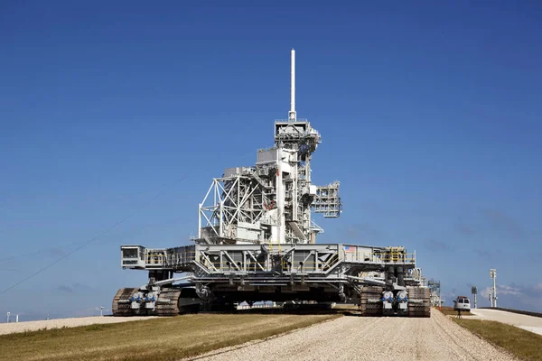 Kennedy Space Center Florida Crawler Transporter Arrives Launch Pad 39A — Stock Photo, Image