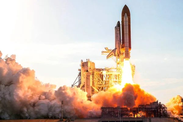 Discovery Startuje Lądowiska 39A Centrum Kosmicznym Nasa Kennedy Florydzie Rozpoczynając — Zdjęcie stockowe