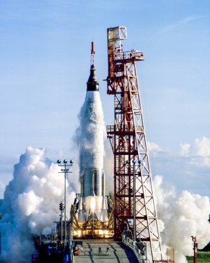 Bir Atlas fırlatma aracı, astronot Walter M. Schirra Jr. aboard.background şablonu ile Merkür uzay aracı Sigma 7 ile birlikte havalanır. Bu görüntünün unsurları Nasa tarafından desteklenmektedir