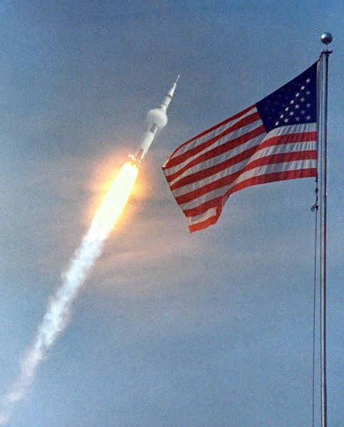 美国国旗预示着阿波罗11号的飞行 这是第一次登月任务 背景模板 Nasa提供的此图像的元素 — 图库照片