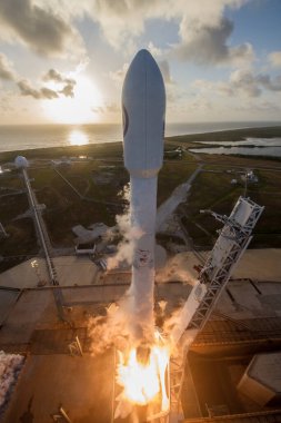 NASA tarafından desteklenen bu görüntünün roket iniş elemanları