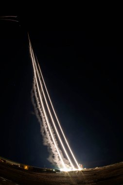 Wallops Uçuş Tesisi, NASA Savunma Bakanlığı için Virginia 'nın doğu kıyısındaki fırlatma menzilinden üç Terrier-Oriole yörünge altı roketinin başarıyla fırlatılmasını destekledi.