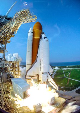 Uzay mekiği Endeavour NASA arka plan şablonu 39A fırlatma rampasından kalkıyor - NASA tarafından desteklenen bu görüntünün elemanları