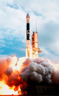 11 Aralık 1998 'de NASA Mars İklim Uydusu ile birlikte bir Boeing Delta II fırlatılabilir fırlatma aracı, NASA tarafından desteklenen Cape Canaveral Hava Üssü 17A' dan havalanır.