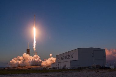 roket fırlatma arkaplan şablonu - bu resmin elemanları NASA tarafından desteklenmektedir