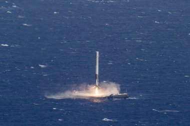Arkaplanda roket şablonu - bu görüntünün elementleri NASA tarafından desteklenmektedir