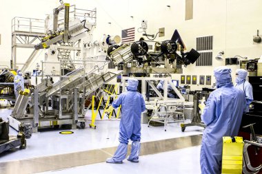 NASA & # 39; 'un Jet İtiş Laboratuvarı' ndan uzay teknisyenleri, Nasa tarafından desteklenen çok görevli radyoizotop termoelektrik jeneratörü (MMRTG) arka plan şablonu - bu görüntünün elementleri