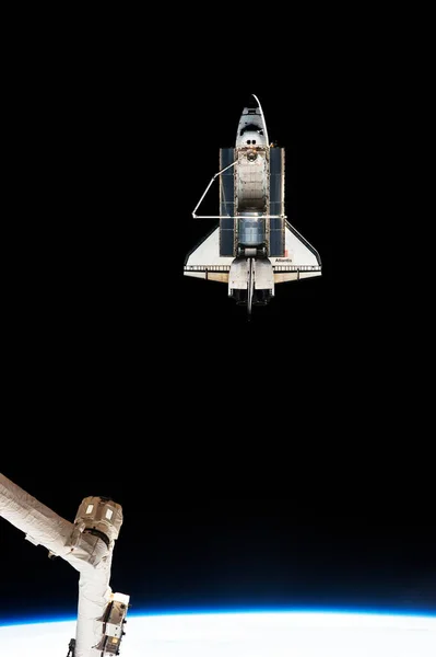 Sts 135 Shuttle Atlantis Quittant Iss Juillet 2011 Gabarit Fond — Photo