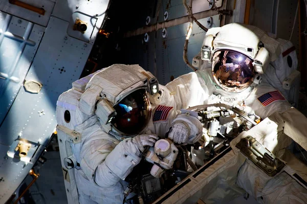 宇宙にいるNasaの宇宙飛行士 背景テンプレート Nasaが提供するこの画像の要素 — ストック写真