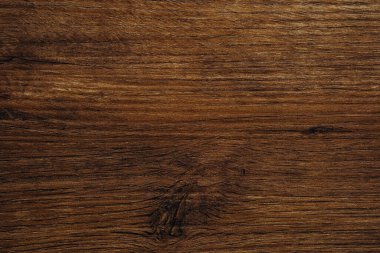 Koyu kahverengi ahşap dokular, akan tahıllar ve derin doğal çizgiler.