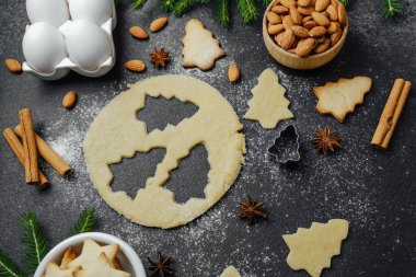 Noel kurabiyesi hamuru ve Noel mutfağı temalı şenlikli ve baharatlı badem pişirme seti.