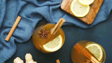 Limon, tarçın, yıldız anason ve zencefilli elma şarabı. Sıcak bir içki..