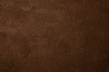 Derin desenli koyu kahverengi sıva duvar ve pürüzlü yaşlı surfac.