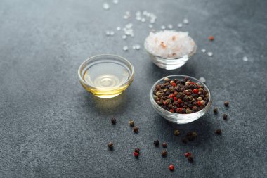 Petrol, Himalaya tuzu ve biberi.