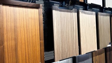 İç dekorasyon fikirleri için eşsiz tahıl dokuları içeren çeşitli doğal ahşap panel örnekleri